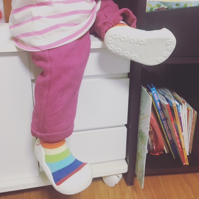 靴下と靴が合体した、ベビーのための新しいシューズです!