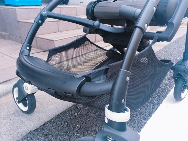 大容量の荷物入れ。抱っこ紐やマザーズバッグを入れても、まだ余裕がありそう