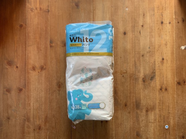 ホワイトはどのタイプ・サイズでもブルーが基調の清潔感とポップさがあるパッケージデザイン