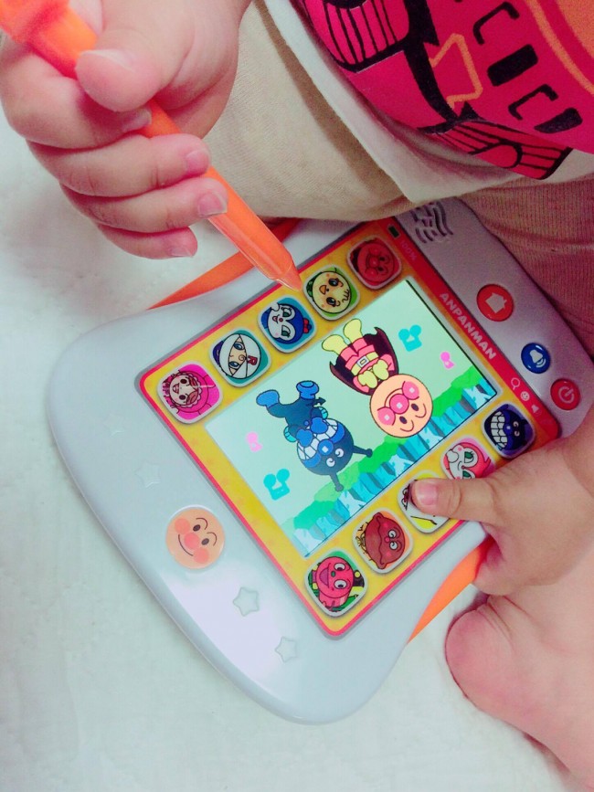 タブレットなどとっておきのオモチャは、最終兵器として!