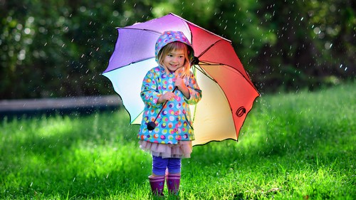 雨の日こそ、楽しく歩こう♪ 子どもが喜ぶレイングッズの選び方って?
