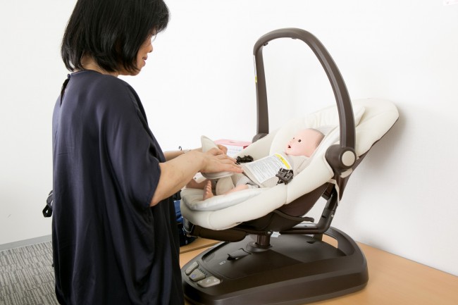 ホールディングパッドに赤ちゃんをくるめば、より落ち着いで過ごすことができる