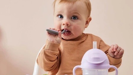 《ゆっくり子連れランチ》先輩ママたちに聞いた、ベビー連れ外食のくふう&欠かせないアイテムいろいろ♪