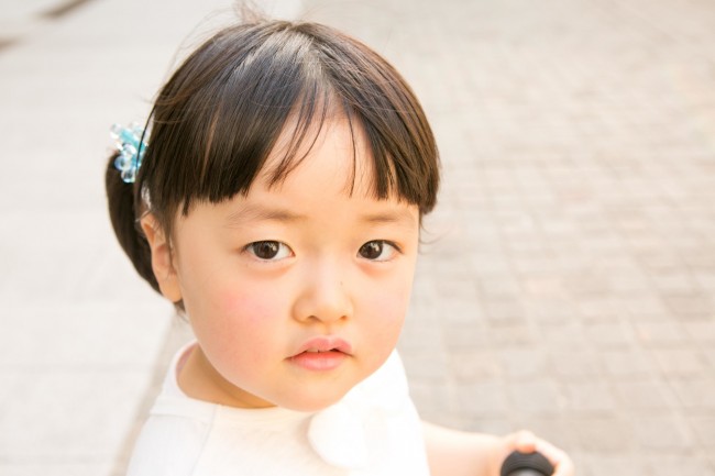 ヘアメイクのママの真似っこで、ちょっぴりメイクアップ!