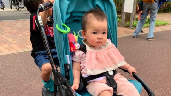 《日本での子育ては、ベビーカーの◎◎が必須!》スタンドバーで、バガブーライフがより快適に♡ さっそく試してみました