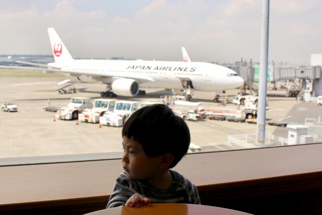 子連れだとドキドキすることが多い飛行機旅。事前にいろいろ知っておくべきことをお伝えします