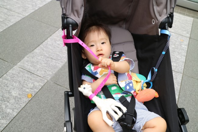 こんなアイテムほしかった ベビーカーにおもちゃをつけるには 便利でかわいくておしゃれな カスタマイズアイテム 代官山スタイル By Blossom39