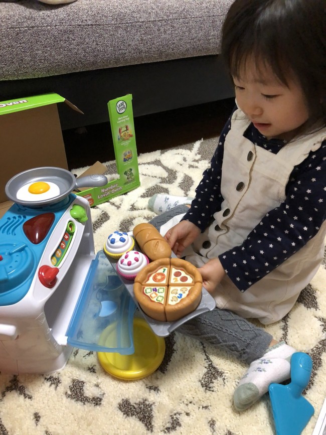 早速中身を取り出して見て、そのカラフルな色合いにまずは大興奮!