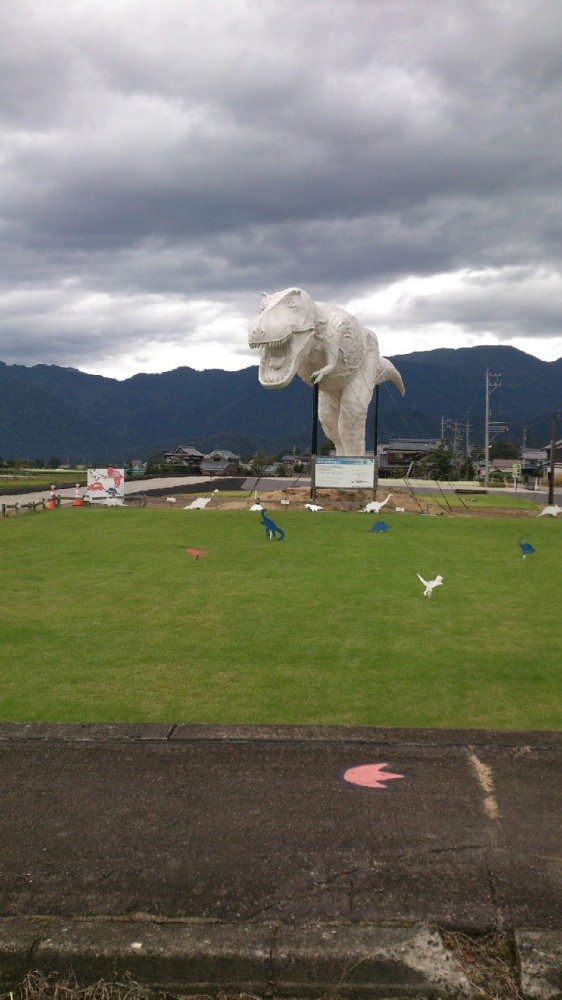恐竜推しの福井県。町には、いたるところに恐竜がいます!