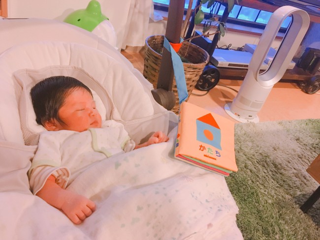 赤ちゃんの定位置はどこ バウンサーorスウィング ママたち愛用の室内ベビー用品を 比べてみました 代官山スタイル By Blossom39 赤ちゃんの定位置はどこ バウンサーorスウィング ママたち愛用の室内ベビー用品を 比べてみました 代官山スタイル By Blossom39