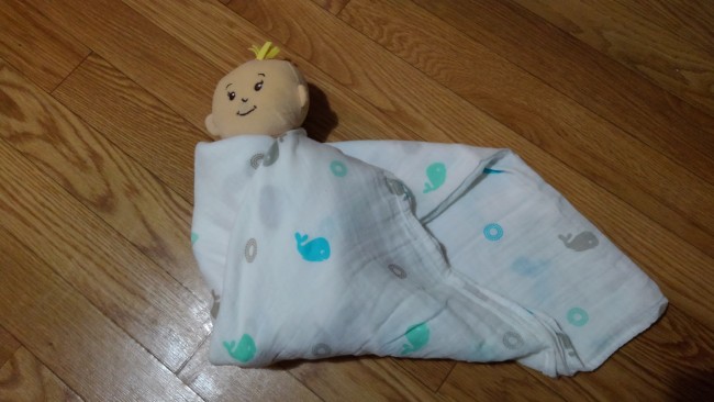 正しいおくるみの巻き方って 基本巻き 半ぐるみ おひなまき あなたはいくつ知っている おくるみの巻き方いろいろ 代官山スタイル By Blossom39