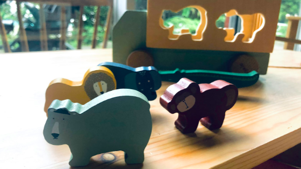 《1歳半から!》知育玩具の入門編でおすすめ♪ ベルギー発の癒し系ウッドトイで遊んでみました