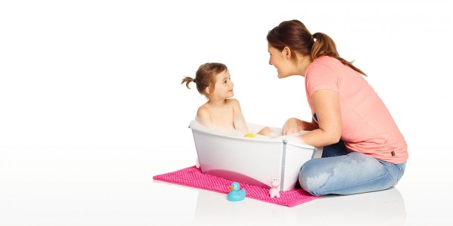 新生児の沐浴〜4歳頃まで使える小さなバス。コンパクトで場所をとらないので、必要に応じて使える便利なアイテムです