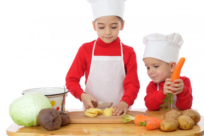 楽しく料理して、食への関心や興味を持ってもらうきっかけに。子どもが料理するときの工夫をまとめました