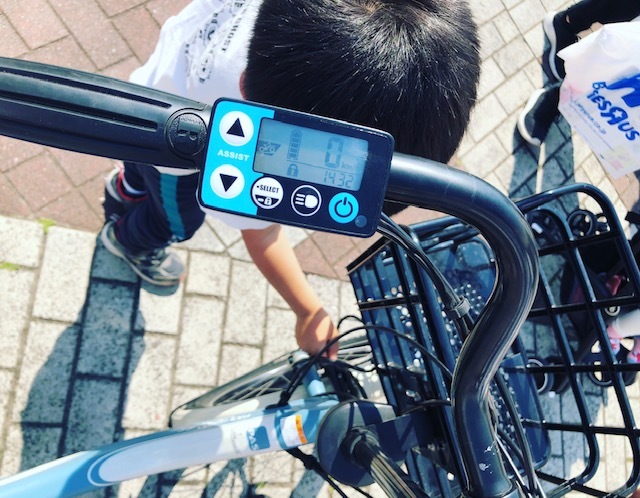 時計が付いているので、毎日の保育園送り迎え時などに役に立ちそう!