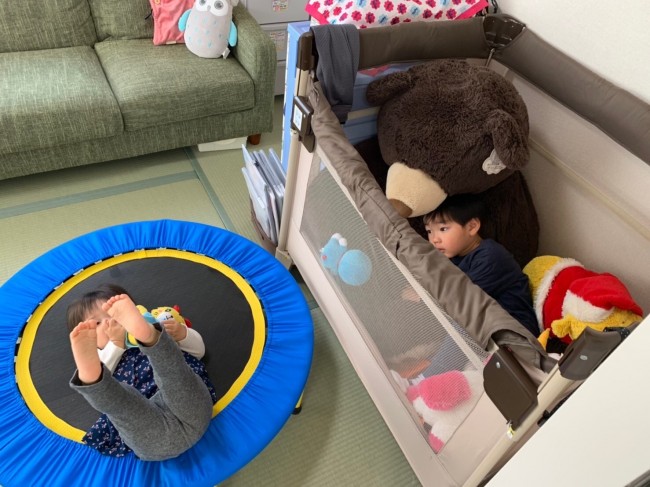 赤ちゃんが生まれるまでは、ベビーベッドをプレヤードとして使っています