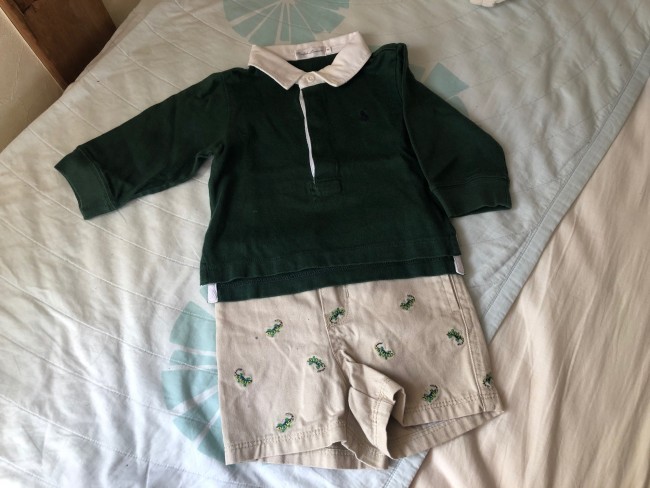 おめかししたい日は、襟つきシャツや、上下セパレートの洋服を着せて