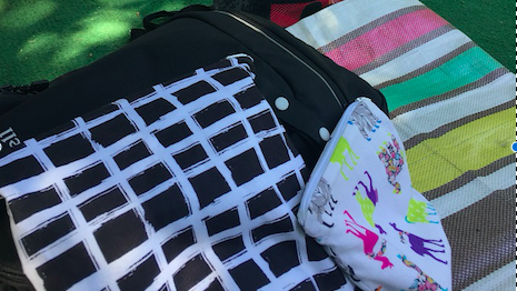 《買ってよかった夏アイテム!》雨の日や水辺のレジャーのお供に♪  カラバリ豊富な防水バッグが大活躍!