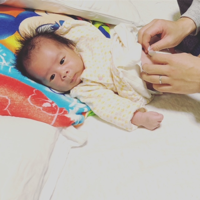 男の子と女の子でちがう、おむつ換えの注意点とおしりの拭き方って?