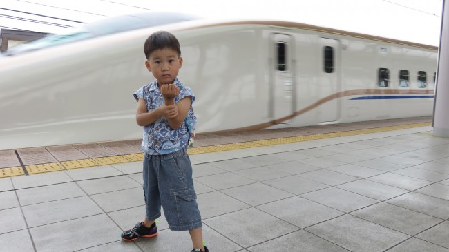 《子連れで電車に乗ろう！》開業１年の北陸新幹線でおでかけ♪　快適の車内をご紹介