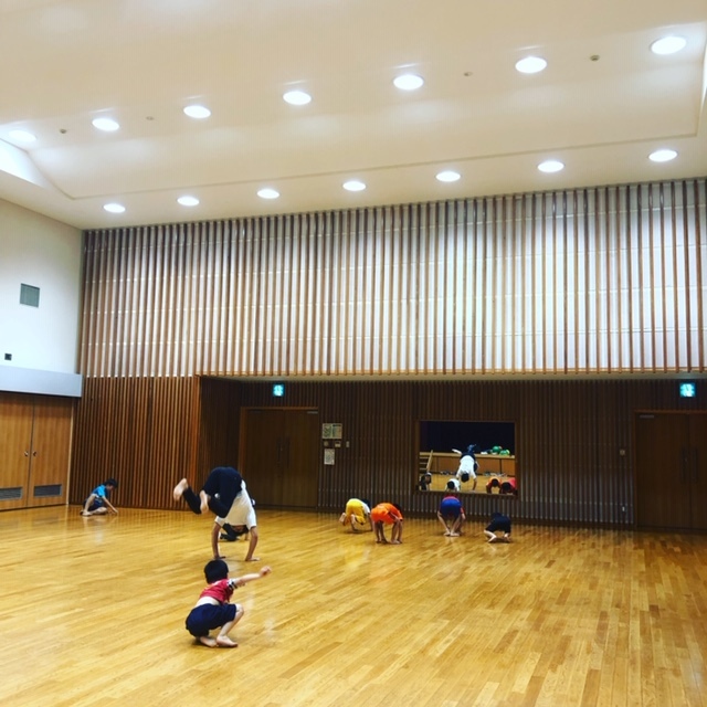 四肢を使って楽しむ格闘技。リズム感も養われるし、ポルトガル語が学べるのもいいところ!