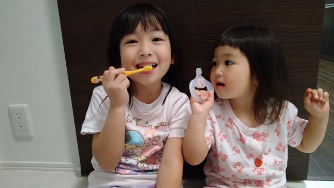 《赤ちゃんの歯ブラシデビュー》いつから、どうやってしたらいいの? イヤイヤにならない歯磨きの工夫 3ステップ♪