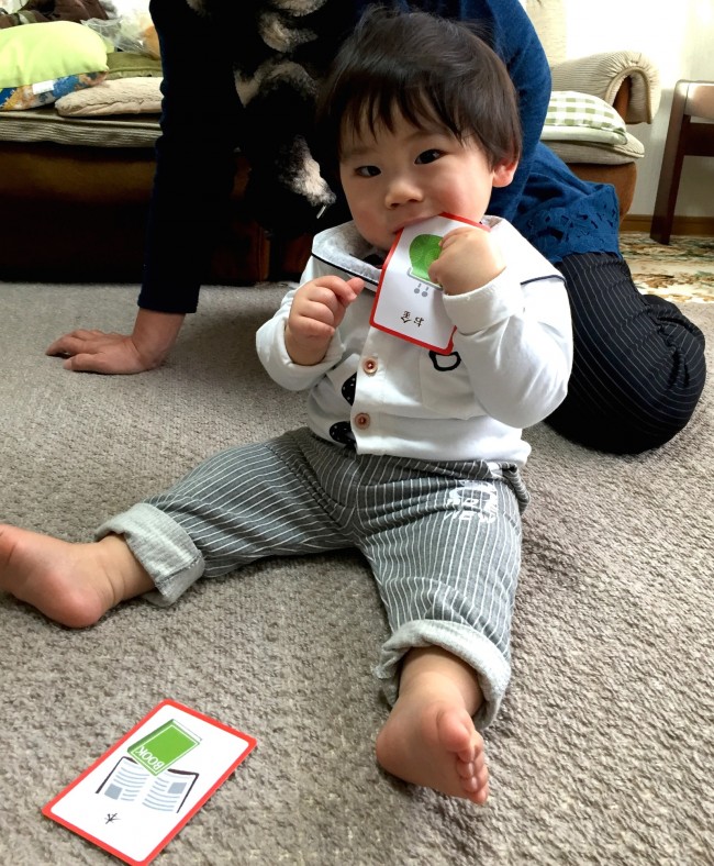 一升餅を買ったらついてきた選び取りカード。お金を選んだ息子に一同笑いが起こりました。おじいちゃんやおばあちゃんも楽しめるイベントです