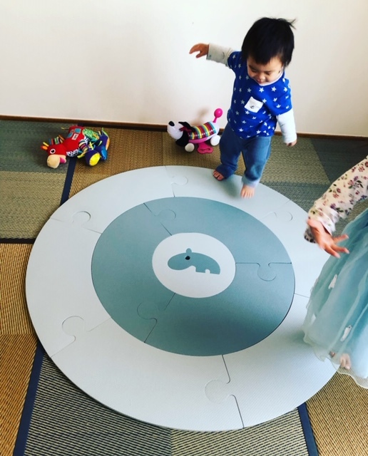 赤ちゃん憩いのスペースに 切り替えて遊べる 新感覚プレイマットを使ってみました 代官山スタイル By Blossom39 赤ちゃん憩いのスペースに 切り替えて遊べる 新感覚プレイマットを使ってみました 代官山スタイル By Blossom39