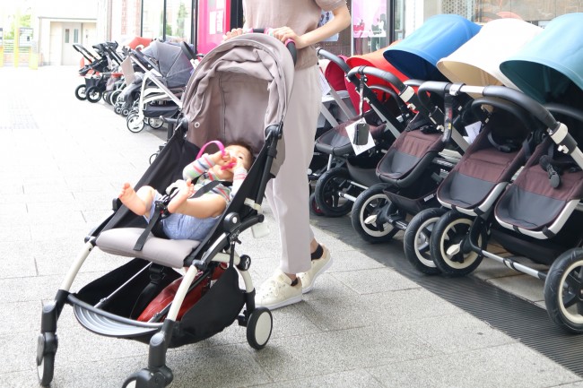 広々した座席でのびのびと遊ぶことも