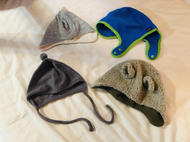 この冬の三男の帽子セット。薄いものからフリース・ボア素材のものまで。頭や耳が冷えがちなので帽子はかぶせたいところ