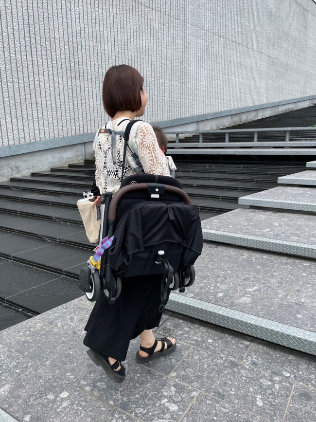 こんな感じで肩掛けしての持ち運びができるように!