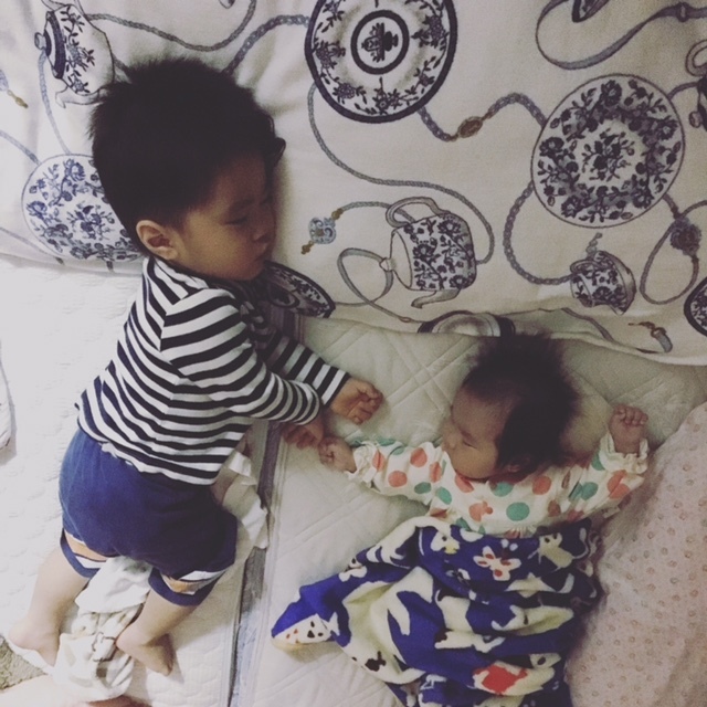 兄妹育児の乗り切り方 赤ちゃん返りって本当にあるの 弟妹が生まれてからの 上の子に気をつけることって 代官山スタイル By Blossom39 兄妹育児の乗り切り方 赤ちゃん返りって本当にあるの 弟妹が生まれてからの 上の子に気をつけることって 代官山スタイル By Blossom39