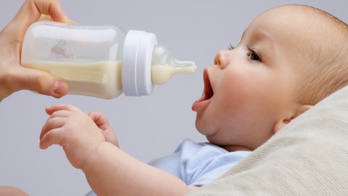 哺乳瓶って、結局どれがいいの？　母乳&ミルクの混合授乳ママが徹底比較してみました