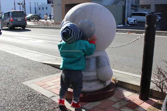 アンパンマンの石像がお出迎え。ここですでに興奮です♪