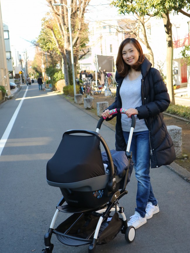 キャノピーを使用すれば、日差しや風からベビーを守ってくれます