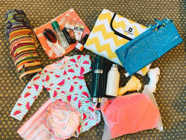 準備したのはこちら。水着は長袖のラッシュガードで日焼け対策万全に!