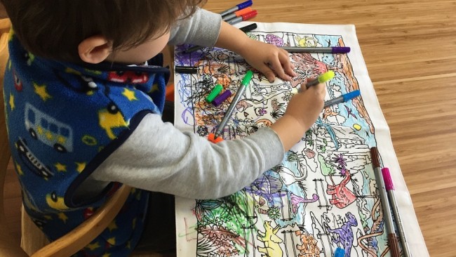 《外食、ピクニックにも!》 洗って繰り返しお絵描きできる画期的アイテムで、お食事タイムを楽しもう♪