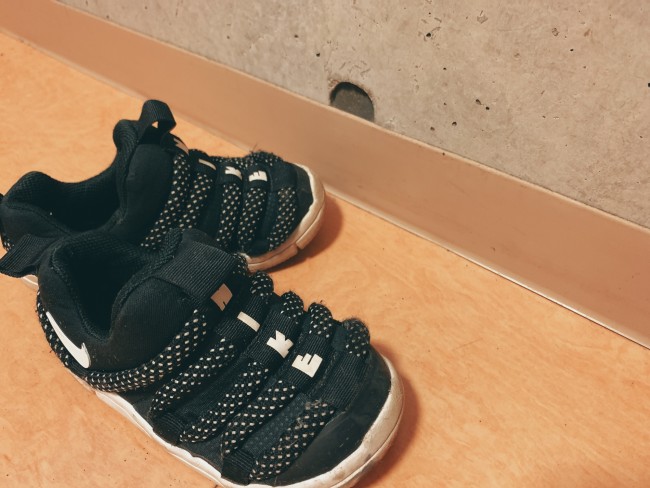 動きまわる子どもの足にストレスのかからなさそうなナイキ