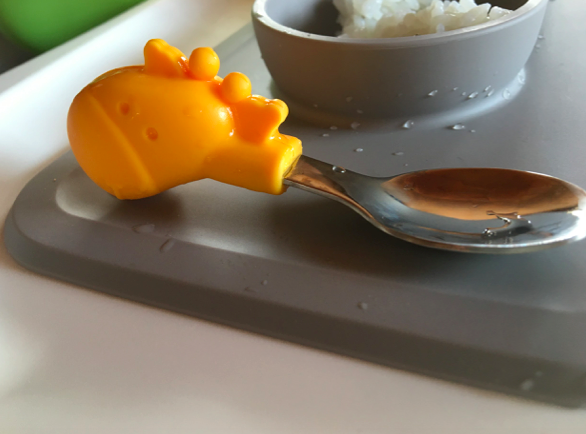 自分で食べられる 子どものつかむ 食べるを研究したスプーン フォーク 正しい持ち方で楽しく食べよう 代官山スタイル By Blossom39 自分で食べられる 子どものつかむ 食べるを研究したスプーン フォーク 正しい持ち方で楽しく食べよう 代官山スタイル By Blossom39