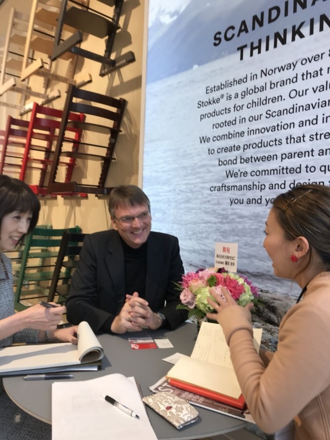 こちらがラース氏。3人の息子さんを育てるパパでもあります