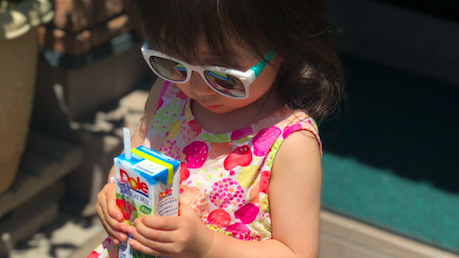 《目の紫外線対策》子どもにこそかけさせたい、本格派サングラス・ロシャンボーベイビーって?