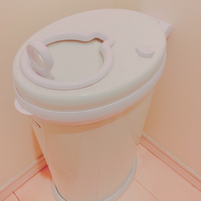 オムツ用のゴミ箱は、トイレに置いています