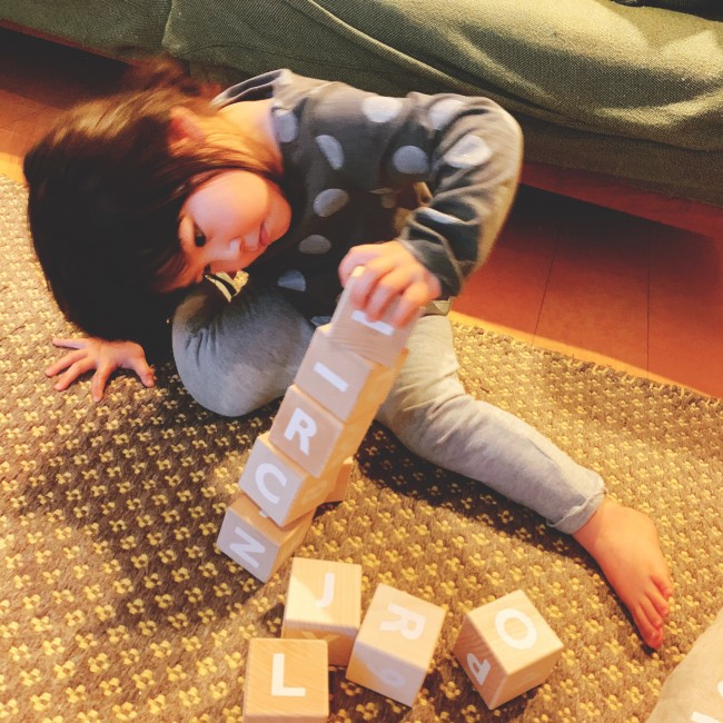 はじめてのabc インテリア映えするおしゃれ玩具 オーノーのアルファベットブロックがお気に入り 代官山スタイル By Blossom39