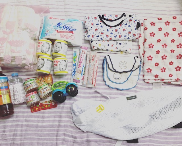 我が家の赤ちゃん用防災アイテムはこちら。3兄弟なので兄姉の分もありますが、一番色々なモノが必要な赤ちゃんのアイテムを重点的に用意しています