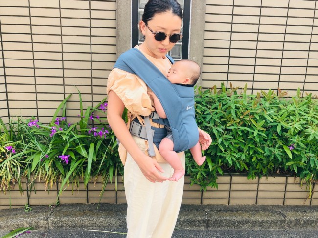 装着時には、赤ちゃんの頭がママの胸より上の位置にくるように