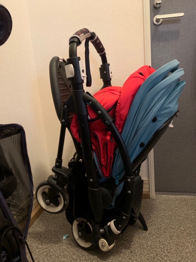 折りたたんで立てるだけで、スッとバーが下りてきてくれるのに感動!