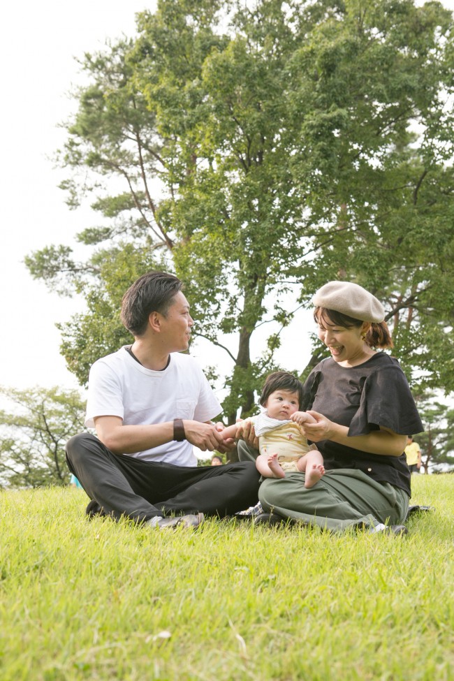 公園での撮影もリラックスモード。お食い初め当日はバタバタなので、別の日にゆっくり撮影することをおすすめします
