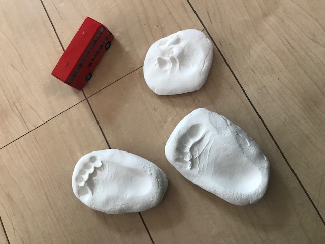 撮影のため久しぶりに見返したら、あんよが今とぜんぜん違う! とっても小さかったんだなあと感慨深い想いになれました♪