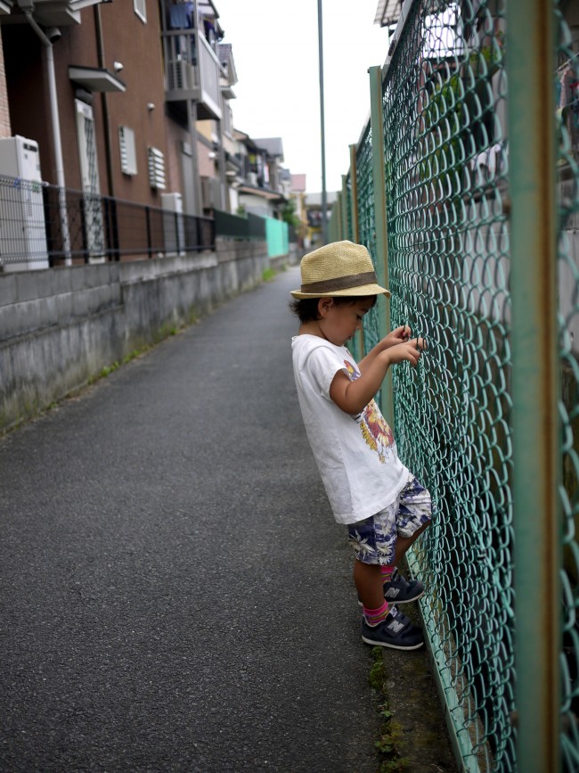 夏のボーイズファッションには、ストローハットがおすすめ!
