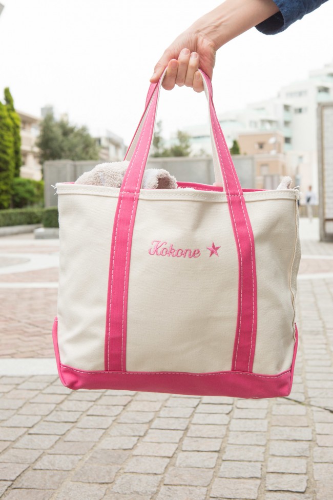お名前入りのLLBeanのトートバッグは、ママバッグの大定番！　ピンクが春らしくてかわいい♡